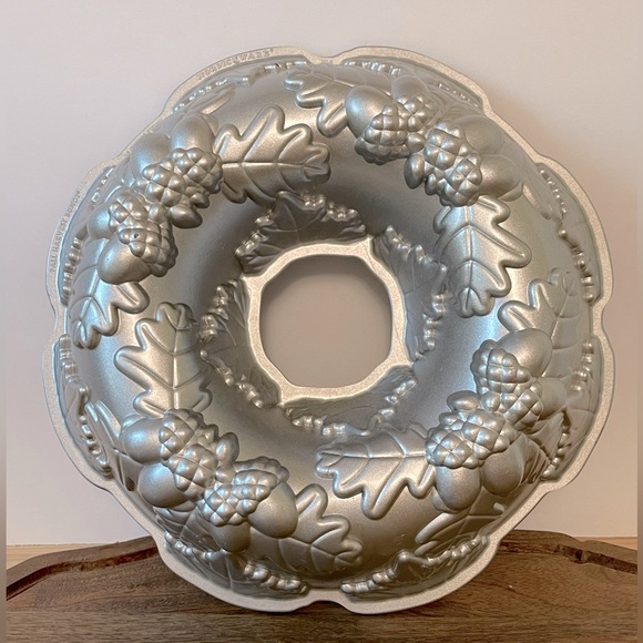 Nordic Ware Other - Nordic Ware Fall Harvest Bundt Cake Pan 10 cups / 2.4 liters